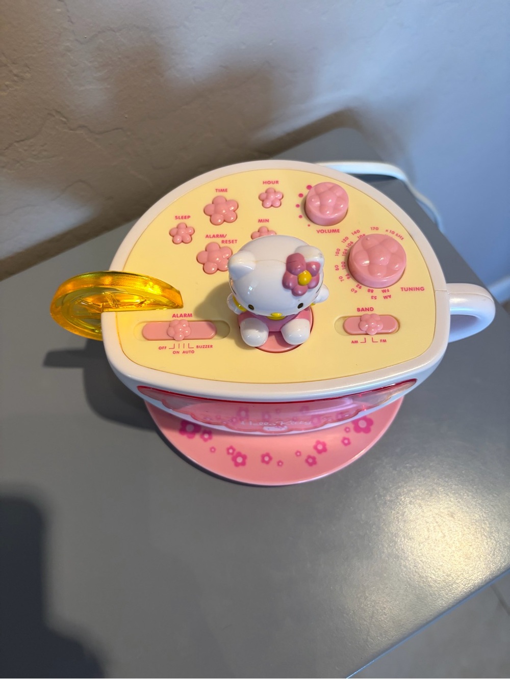 Hello Kitty Tea Cup Alarm Clock Radio Lemon Nightlight Vintage - Picture 2 of 9